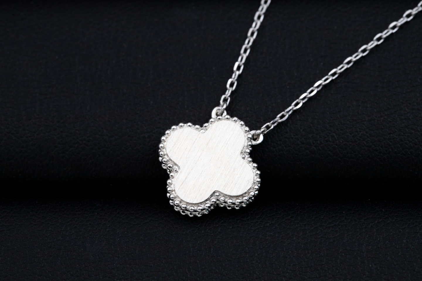 Van Cleef & Arpels Bags