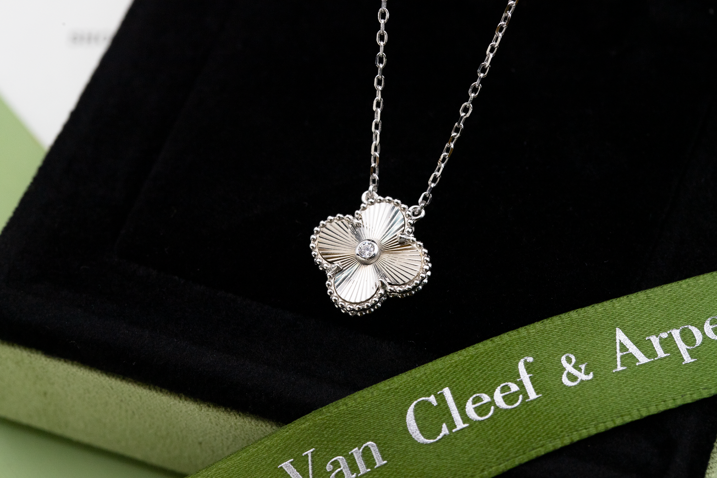 Van Cleef & Arpels Bags