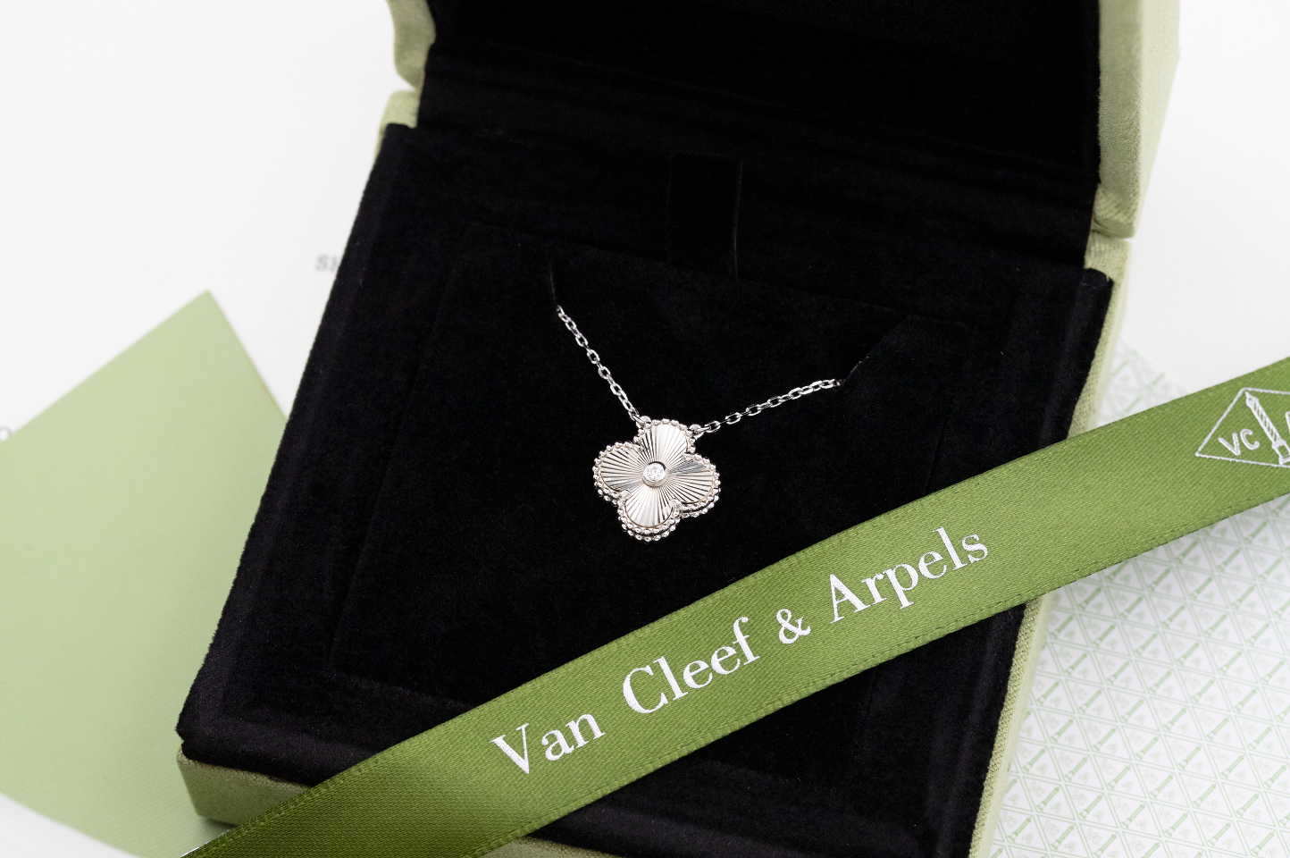 Van Cleef & Arpels Bags