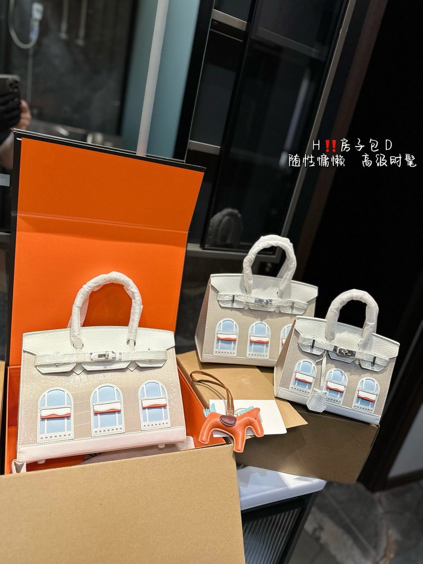 Hermès Faubourg house Bag – Effortless Retro Chic, Unshakable Elegance, The Hermès Faubourg House Bag Reimagines Retro Sophistication With A Modern Edge