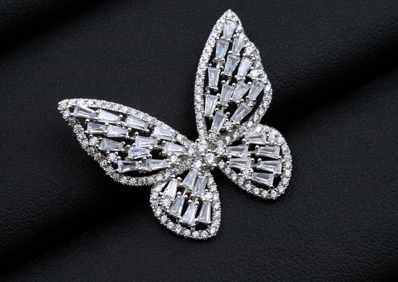 Van Cleef & Arpels Bags