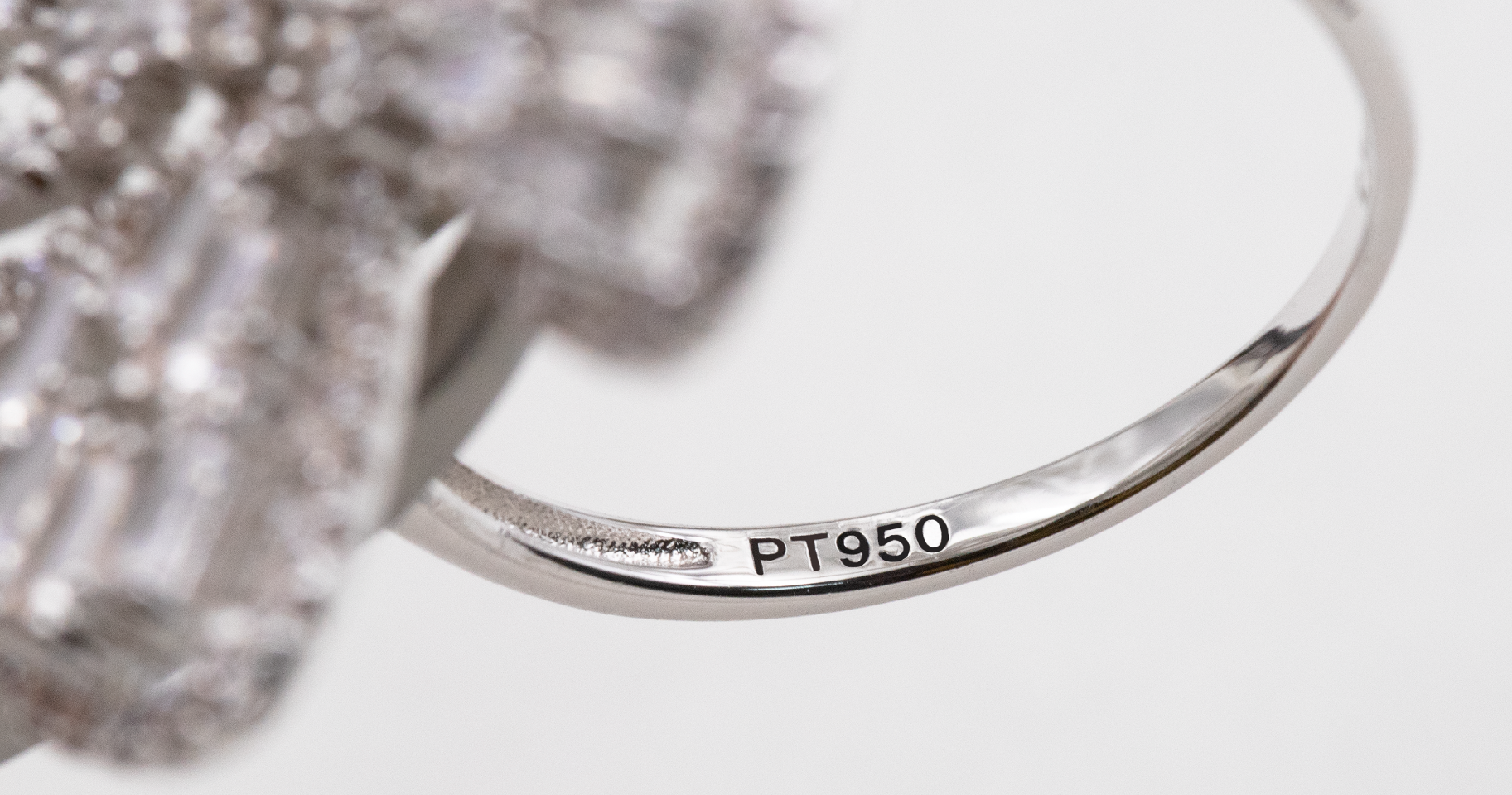 Van Cleef & Arpels Bags