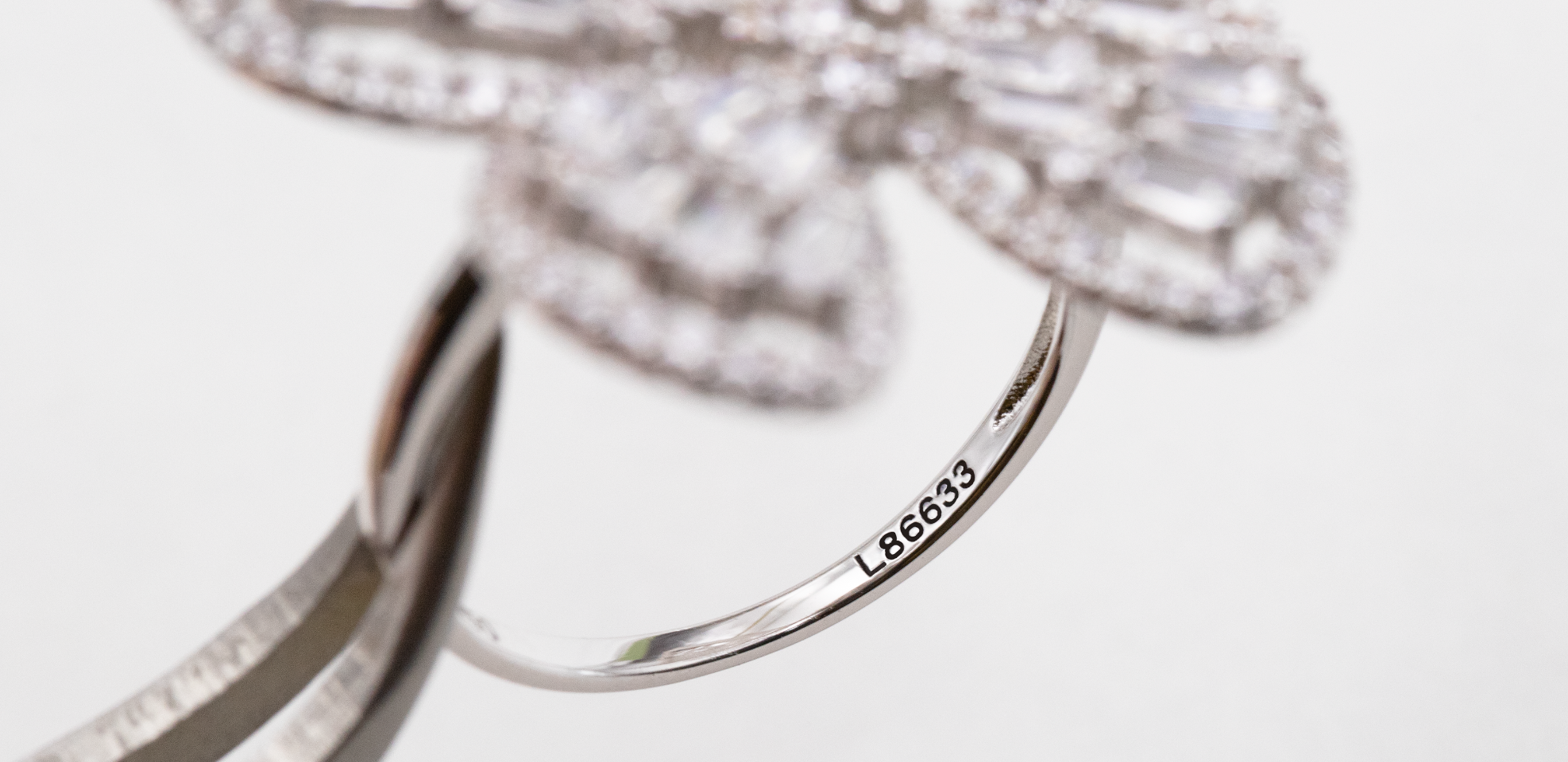 Van Cleef & Arpels Bags