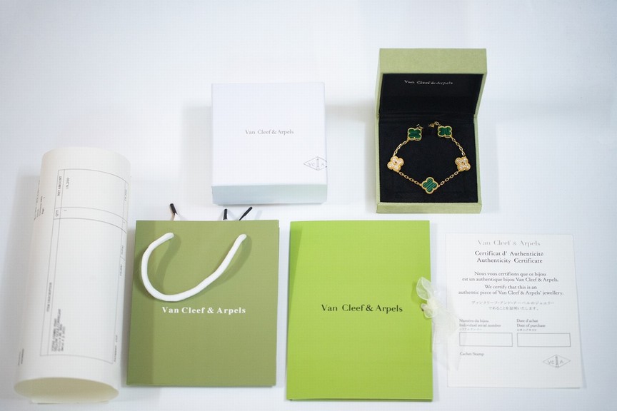 Van Cleef & Arpels Bags