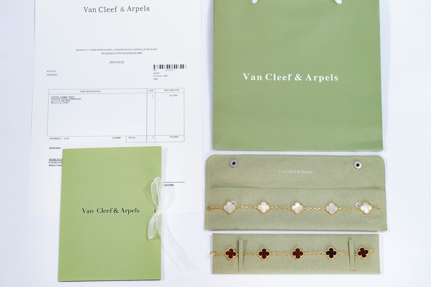 Van Cleef & Arpels Bags