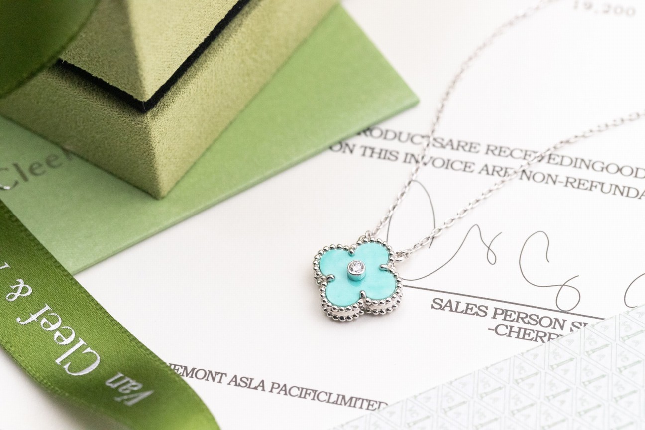 Van Cleef & Arpels Bags