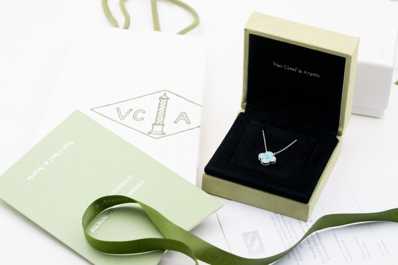 Van Cleef & Arpels Bags