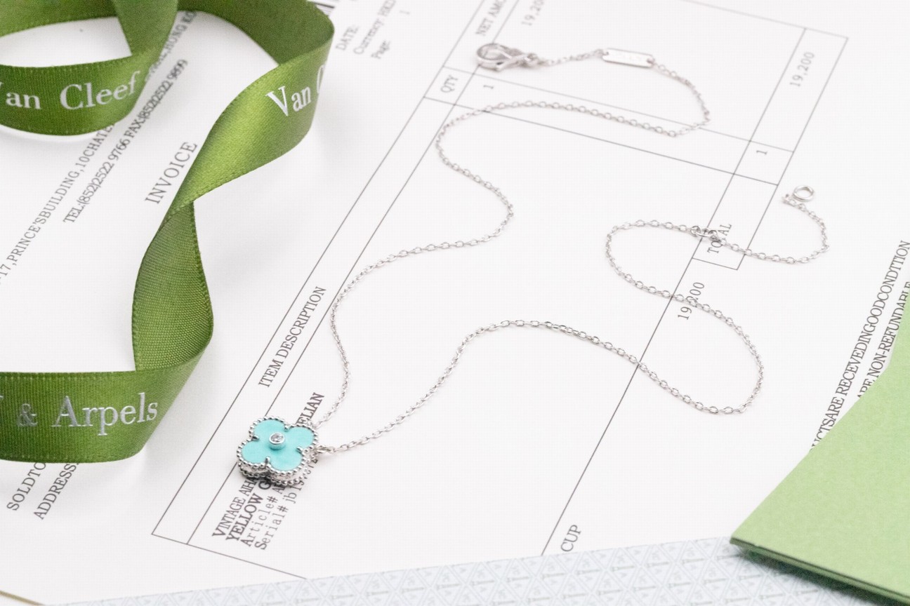 Van Cleef & Arpels Bags