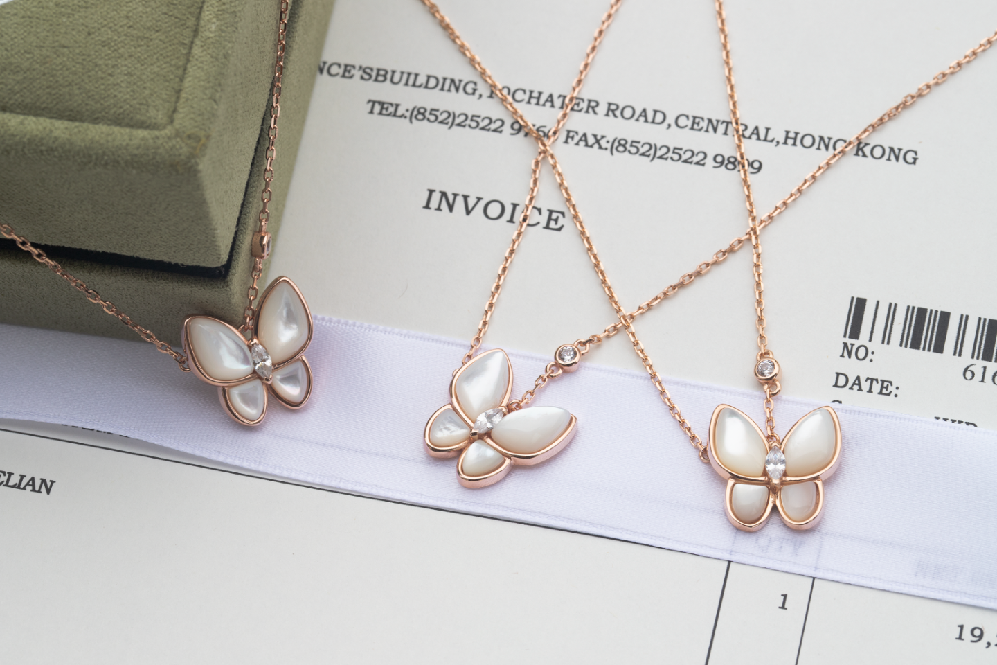 Van Cleef & Arpels Bags