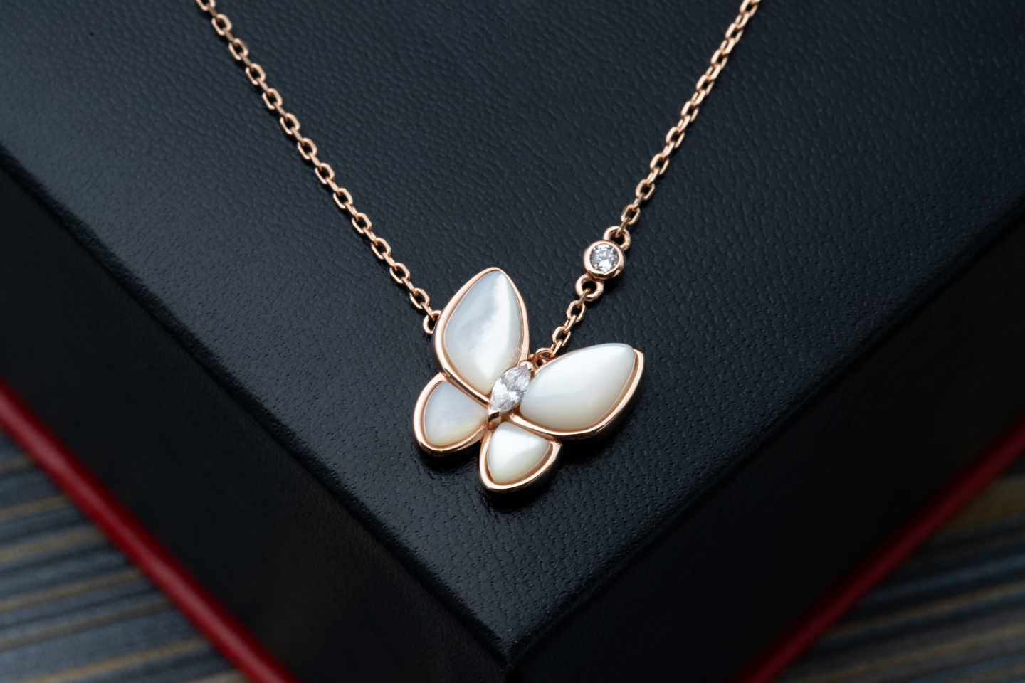 Van Cleef & Arpels Bags