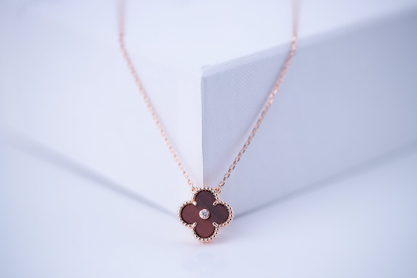 Van Cleef & Arpels Christmas Limited Edition Bull's Eye Clover Necklace, The Necklace Showcases The Iconic Four-leaf Clover Motif, Secured By A Lobster Clasp With Sharp, Clear Engravings—a Hallmark Of Vca’s Craftsmanship.