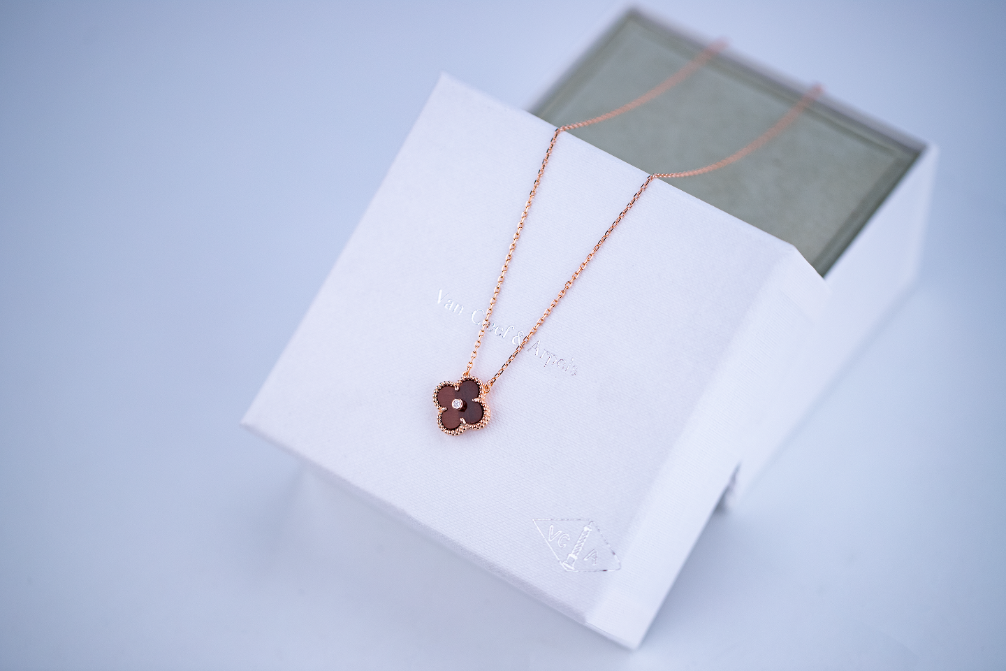 Van Cleef & Arpels Bags