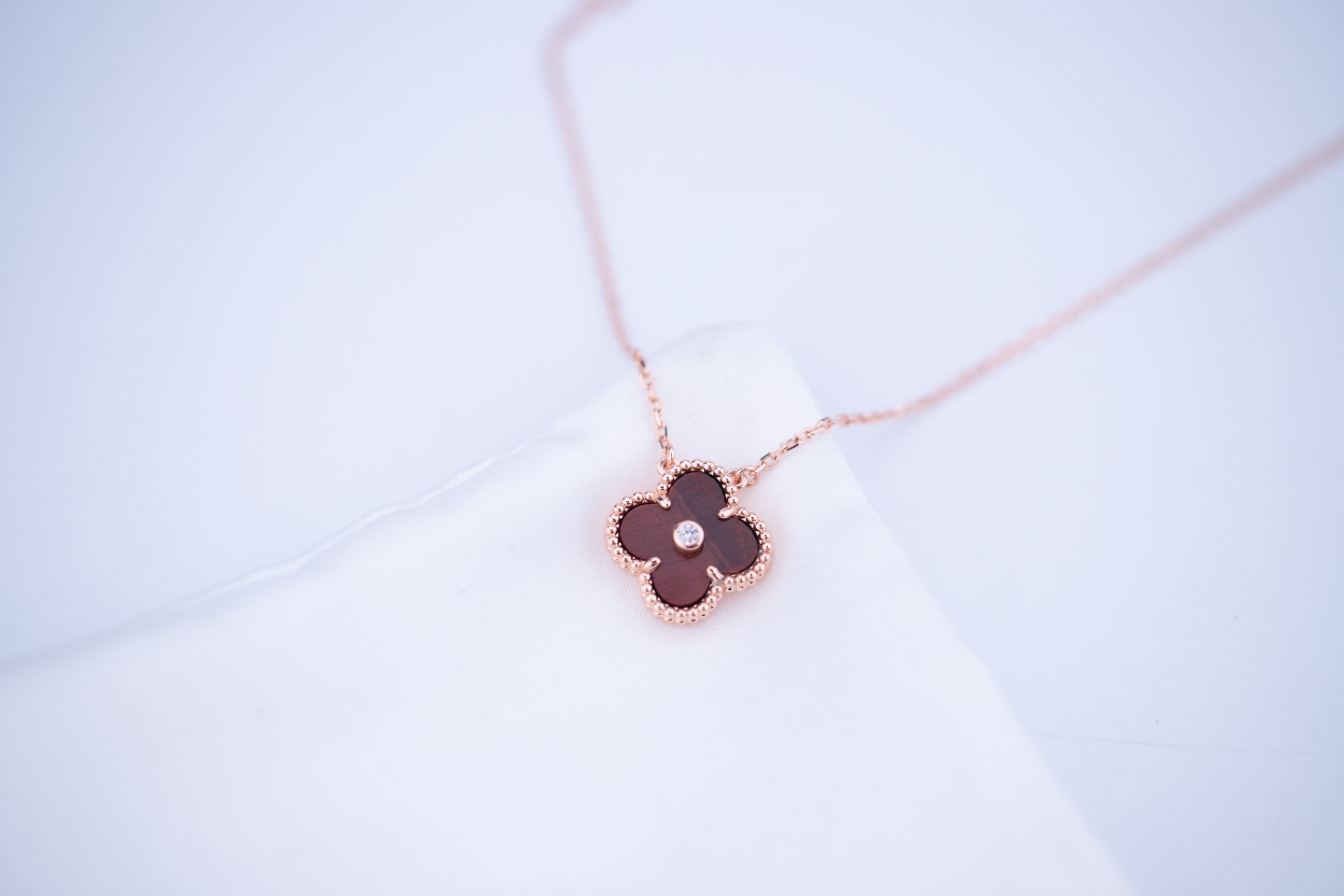 Van Cleef & Arpels Bags