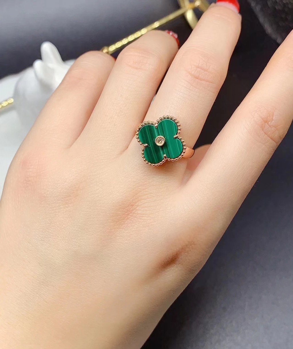 Van Cleef & Arpels Bags