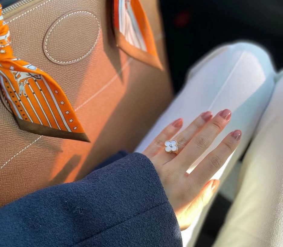 Van Cleef & Arpels Bags