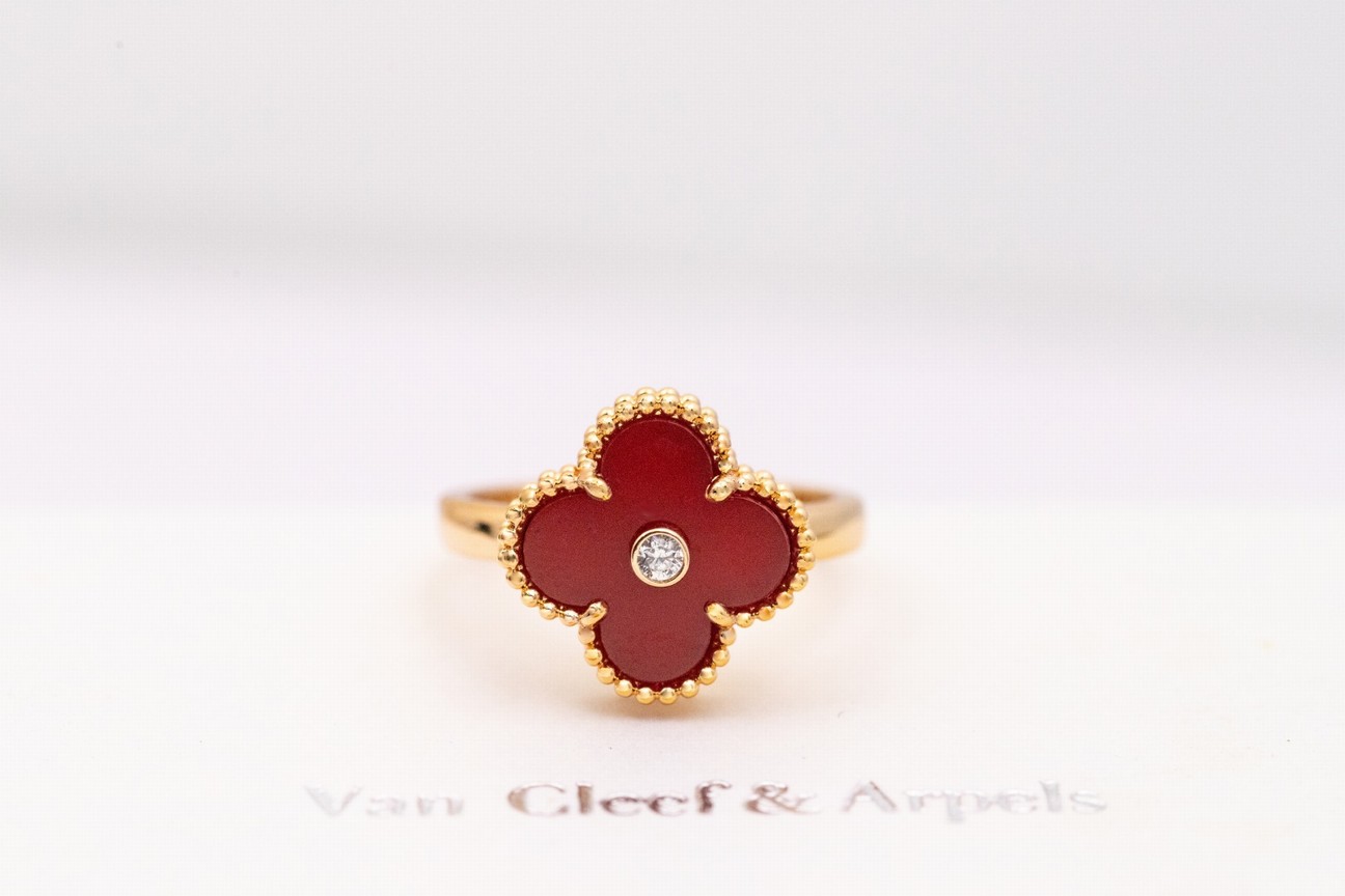 Van Cleef & Arpels Bags