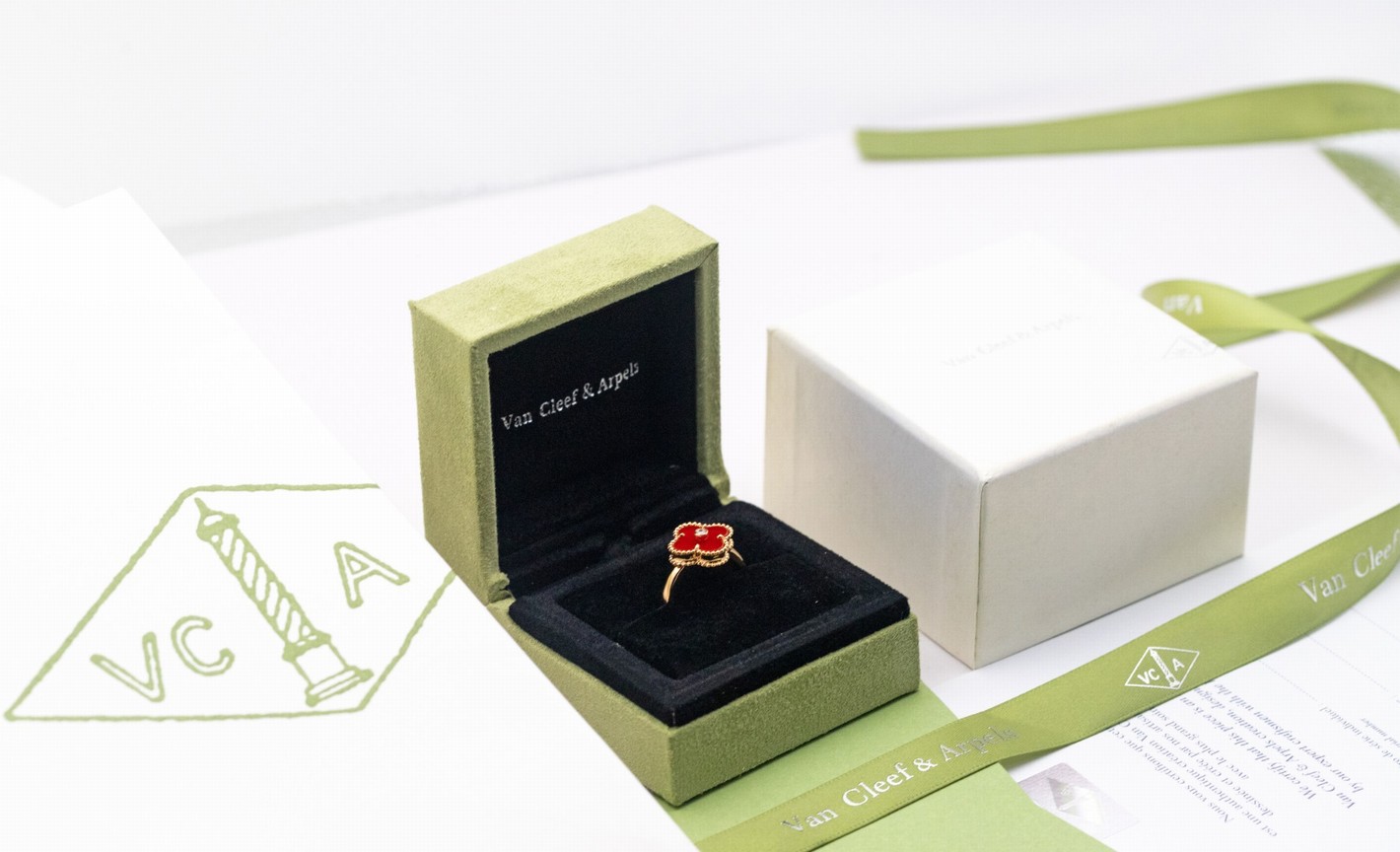 Van Cleef & Arpels Bags