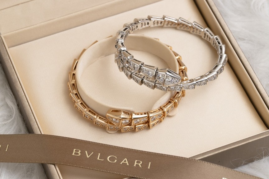 Bvlgari Serpentine Elastic Bracelet, The Bracelet Features A Series Of Trapezoidal 3d Blocks In Varying Sizes, Seamlessly Connected By Spring Plates Without Any Welding.